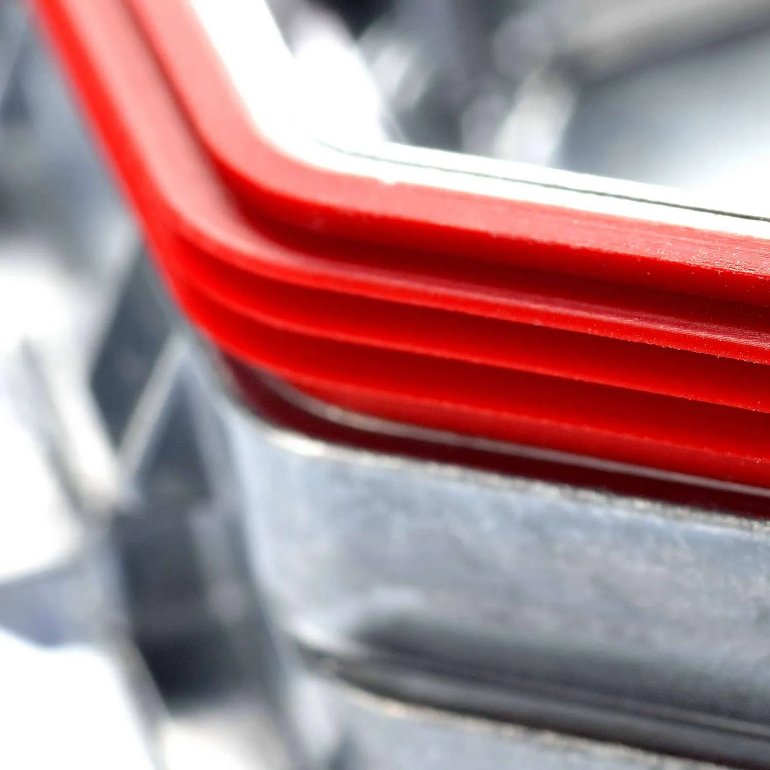 Silicone-aluminium composite parts